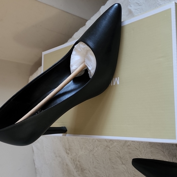NWT - Michael Kors Dorothy Flex Pump - Picture 7 of 8